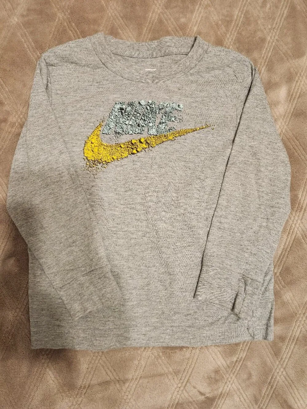 Nike Boys Gray Long Sleeve Distressed Swoosh Graphic T-Shirt
